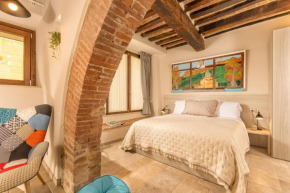Palazzo Falcinelli Luxury Room in Montepulciano Center with Air Conditioning and Elevator Montepulciano